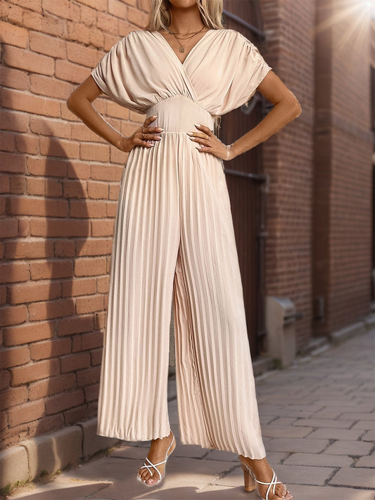 Plissierter Jumpsuit mit kurzen Ärmeln und weitem Bein