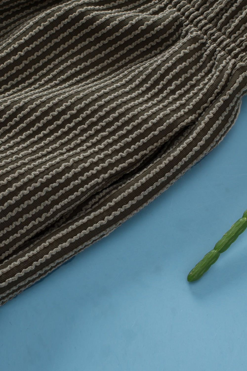 Set aus Rundhalsoberteil und Shorts mit Taschen in Übergröße