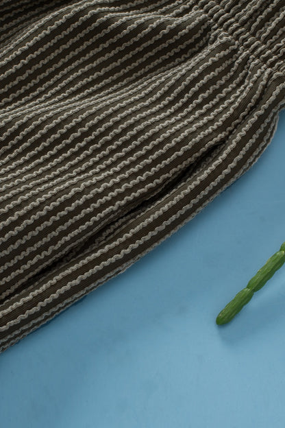 Set aus Rundhalsoberteil und Shorts mit Taschen in Übergröße