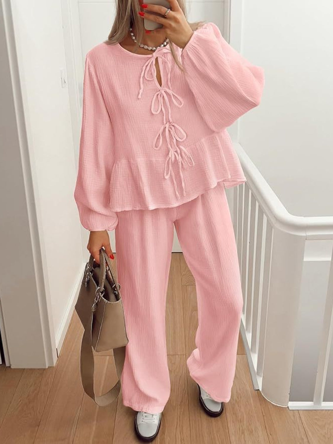 Set aus Oberteil und Hose mit Ballonärmeln und Bindeband am Hals