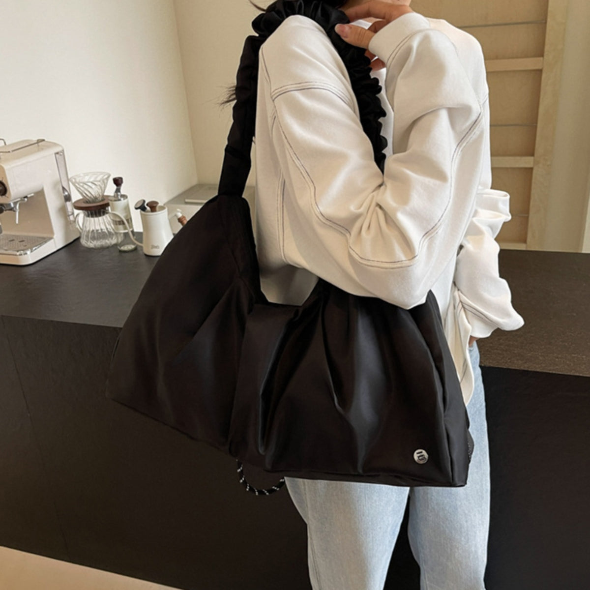 Große Tragetasche mit Rüschen