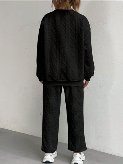 Strukturiertes Set aus Oberteil und Hose mit Rundhalsausschnitt