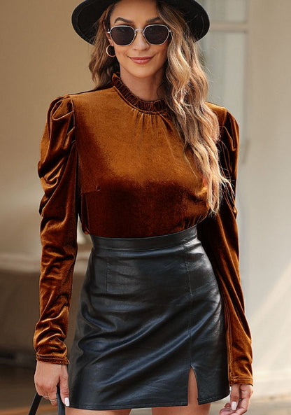 Bluse mit Stehkragen und Puffärmeln und Rüschen