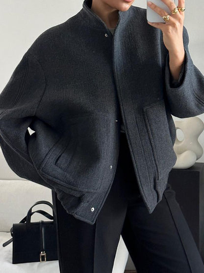 Jacke mit überschnittenen Schultern und Druckknöpfen in voller Größe