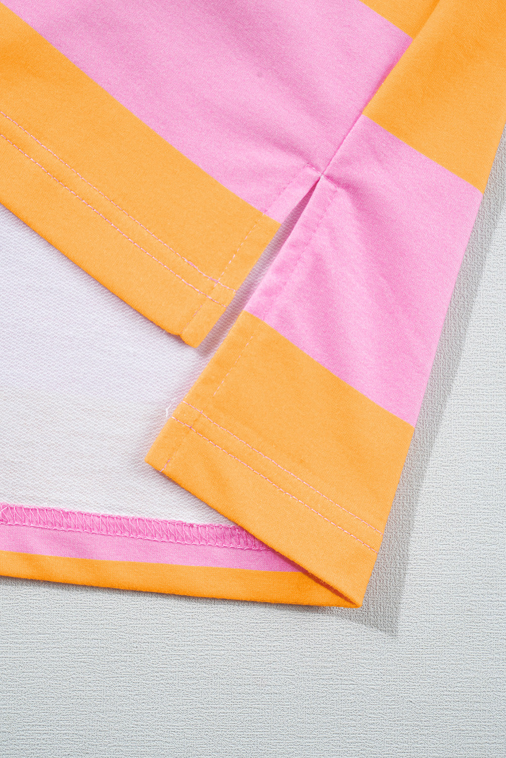 Sweatshirt mit kontrastierenden Streifen und Kragen