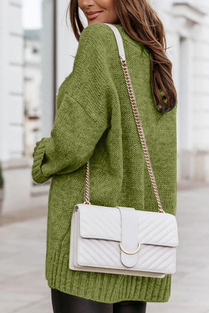 Pullover mit V-Ausschnitt und überschnittenen Schultern