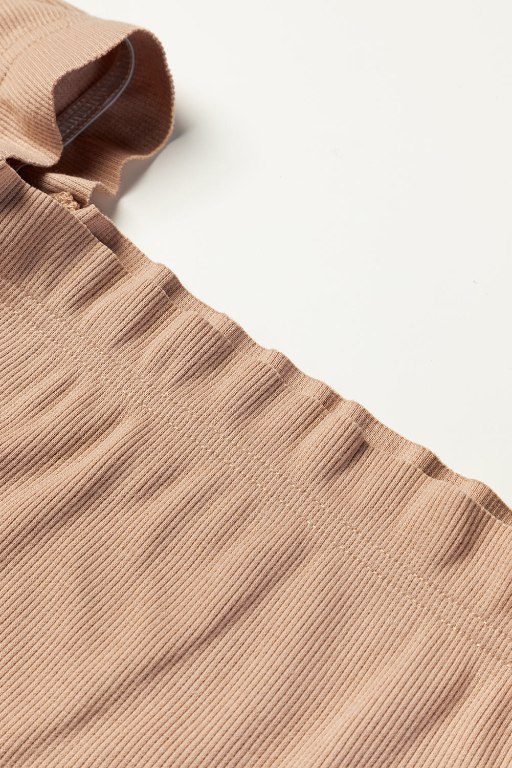 Gerafftes, schulterfreies, langärmliges Kleid