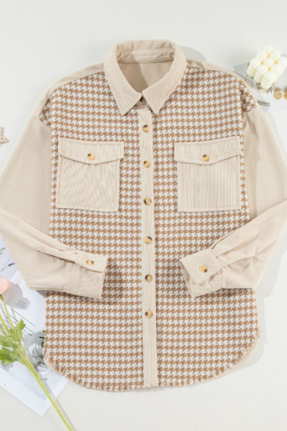Langärmlige Jacke mit Hahnentrittmuster und Knöpfen