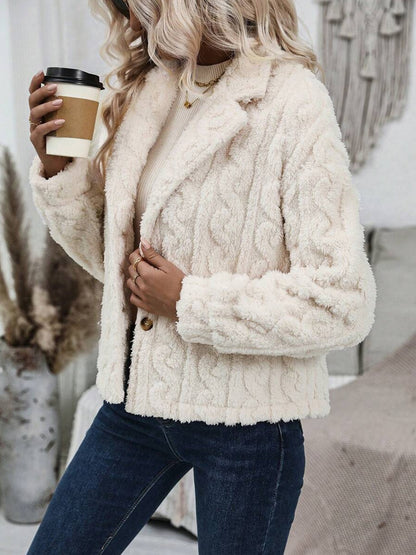 Flauschige Jacke mit Knopfleiste und Kragen