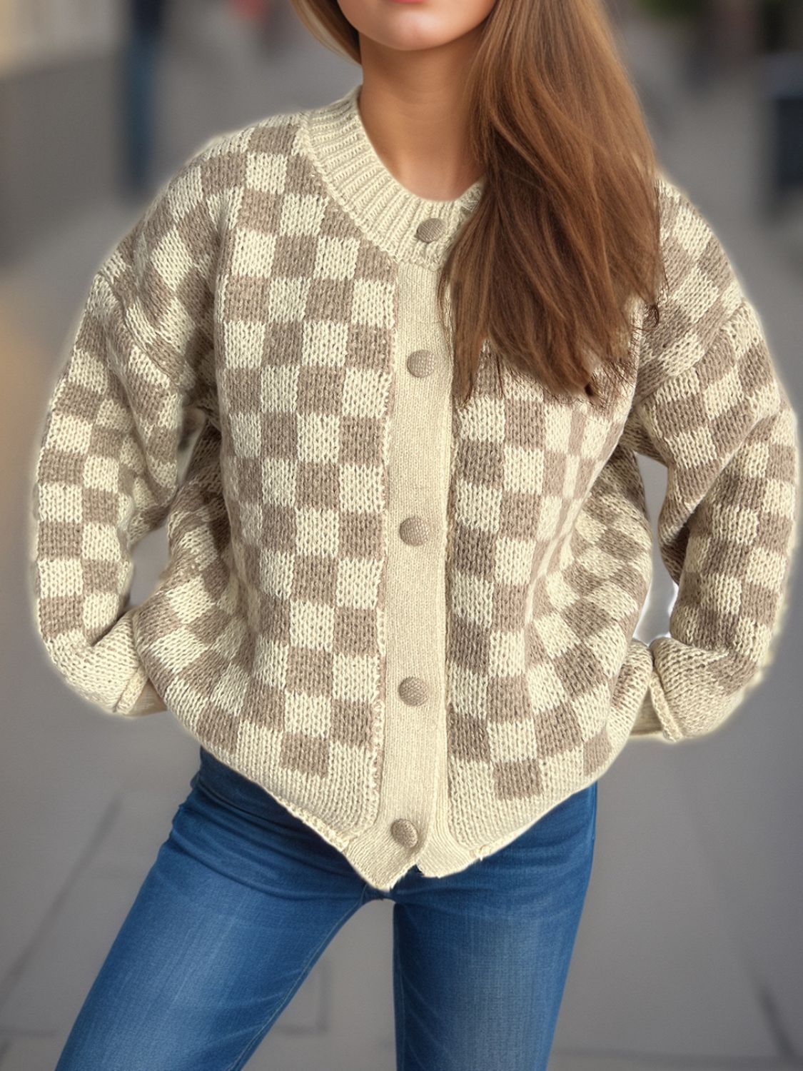 Karierte Strickjacke mit Rundhalsausschnitt und Knopfleiste