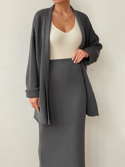 Set aus langärmliger Strickjacke mit Taschen und Rockpullover