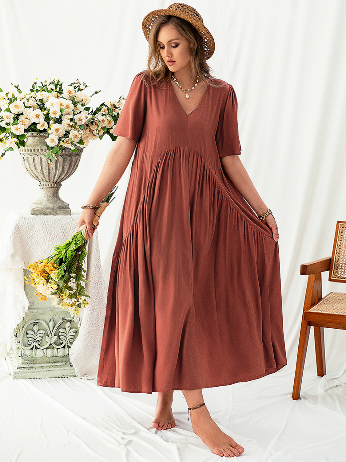 Midikleid mit V-Ausschnitt und Flatterärmeln in Übergröße
