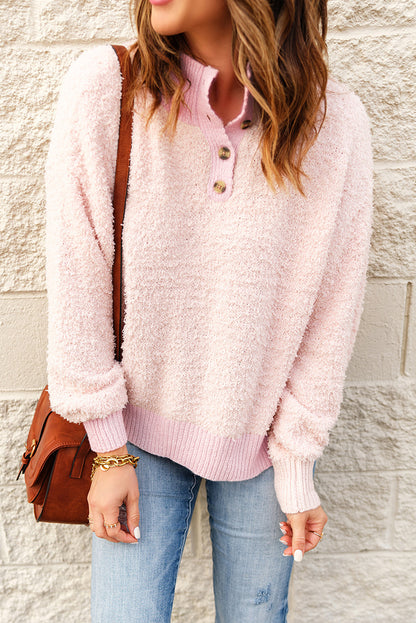 Langärmliger Pullover mit Stehkragen und Knopfdetail