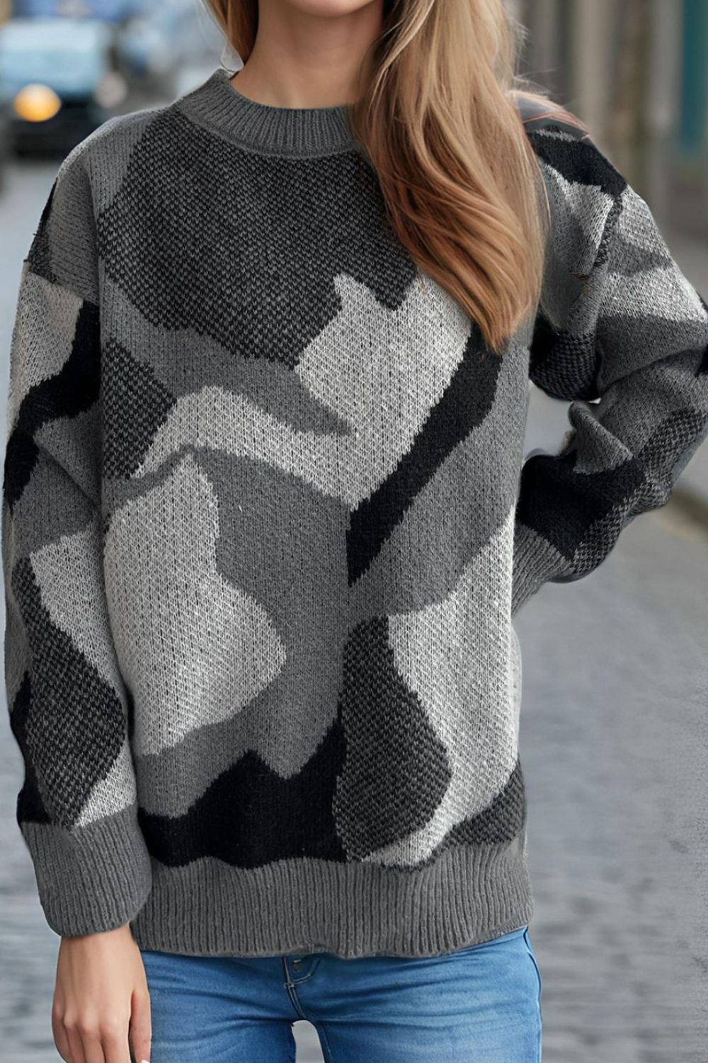 Pullover mit Rundhalsausschnitt und langen Ärmeln in Kontrastfarbe