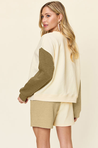 Conjunto de pantalones cortos y top con hombros caídos en contraste de tamaño completo de Double Take