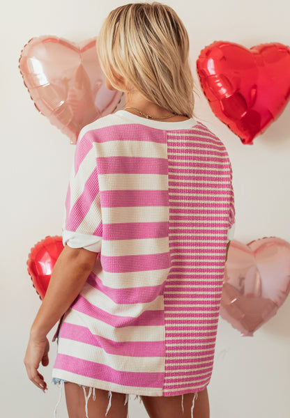 T-Shirt mit Rundhalsausschnitt und kurzen Ärmeln und Streifenmuster