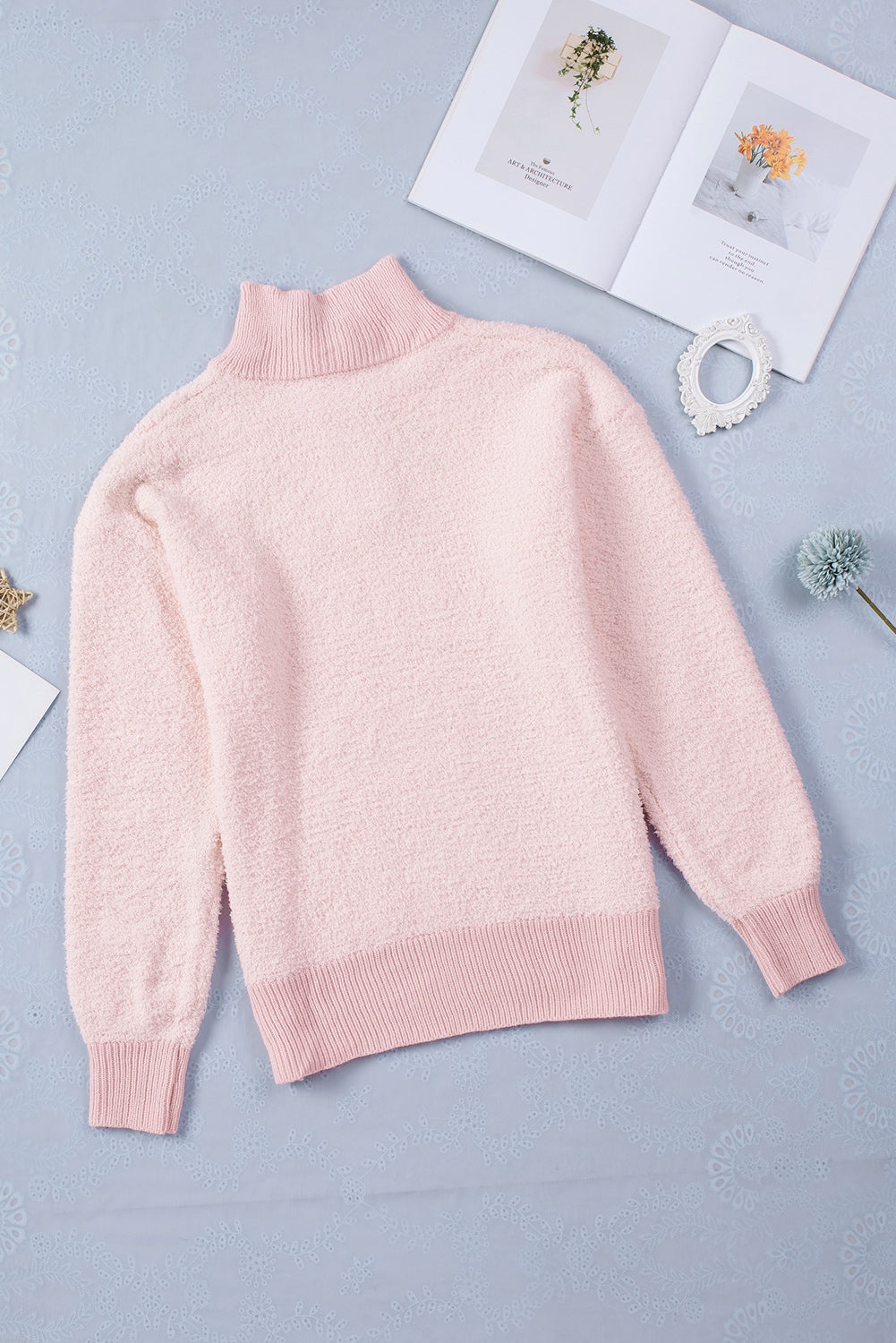 Langärmliger Pullover mit Stehkragen und Knopfdetail