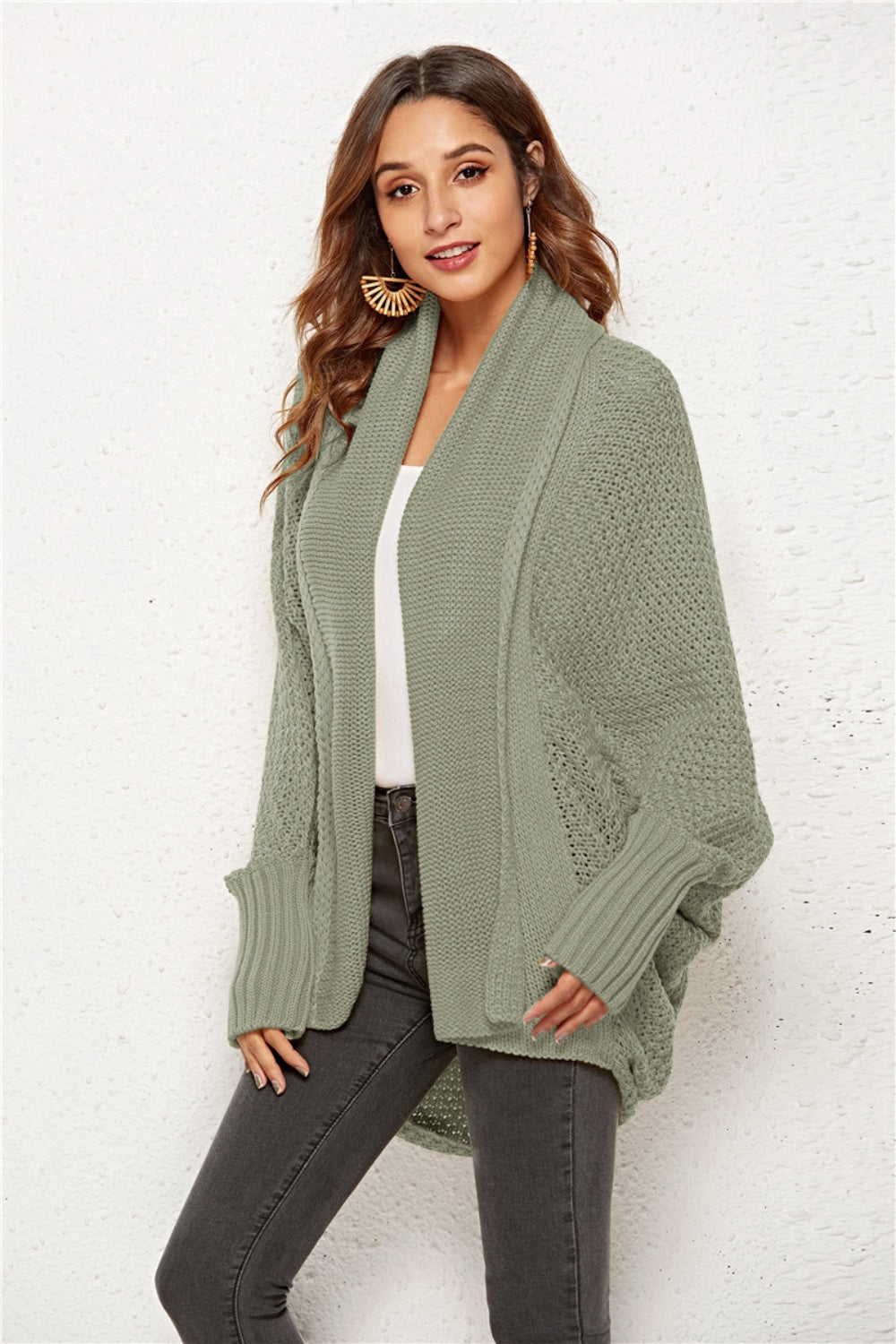 Strickjacke mit offenen Fledermausärmeln vorne