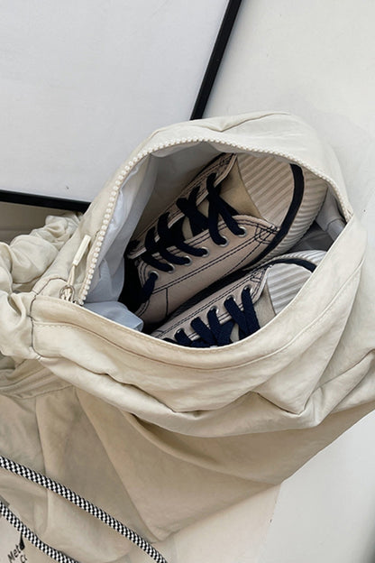 Umhängetasche mit Kordelzug und Rüschen