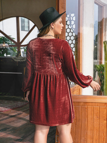 Plus Size Minikleid mit Spitzendetail und V-Ausschnitt und langen Ärmeln