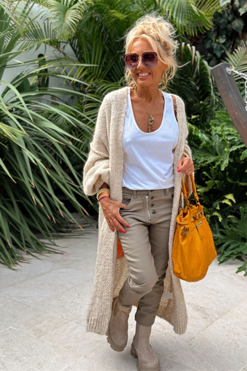 Cardigan mit Buchstaben-Print und überschnittener Schulter