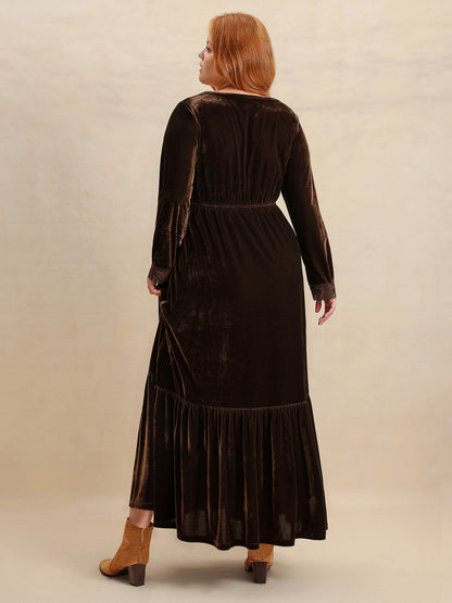 Plus Size Midikleid mit Spitzendetail und V-Ausschnitt und langen Ärmeln