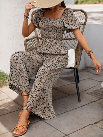 Perfee Jumpsuit mit gesmoktem Print und quadratischem Ausschnitt und Puffärmeln