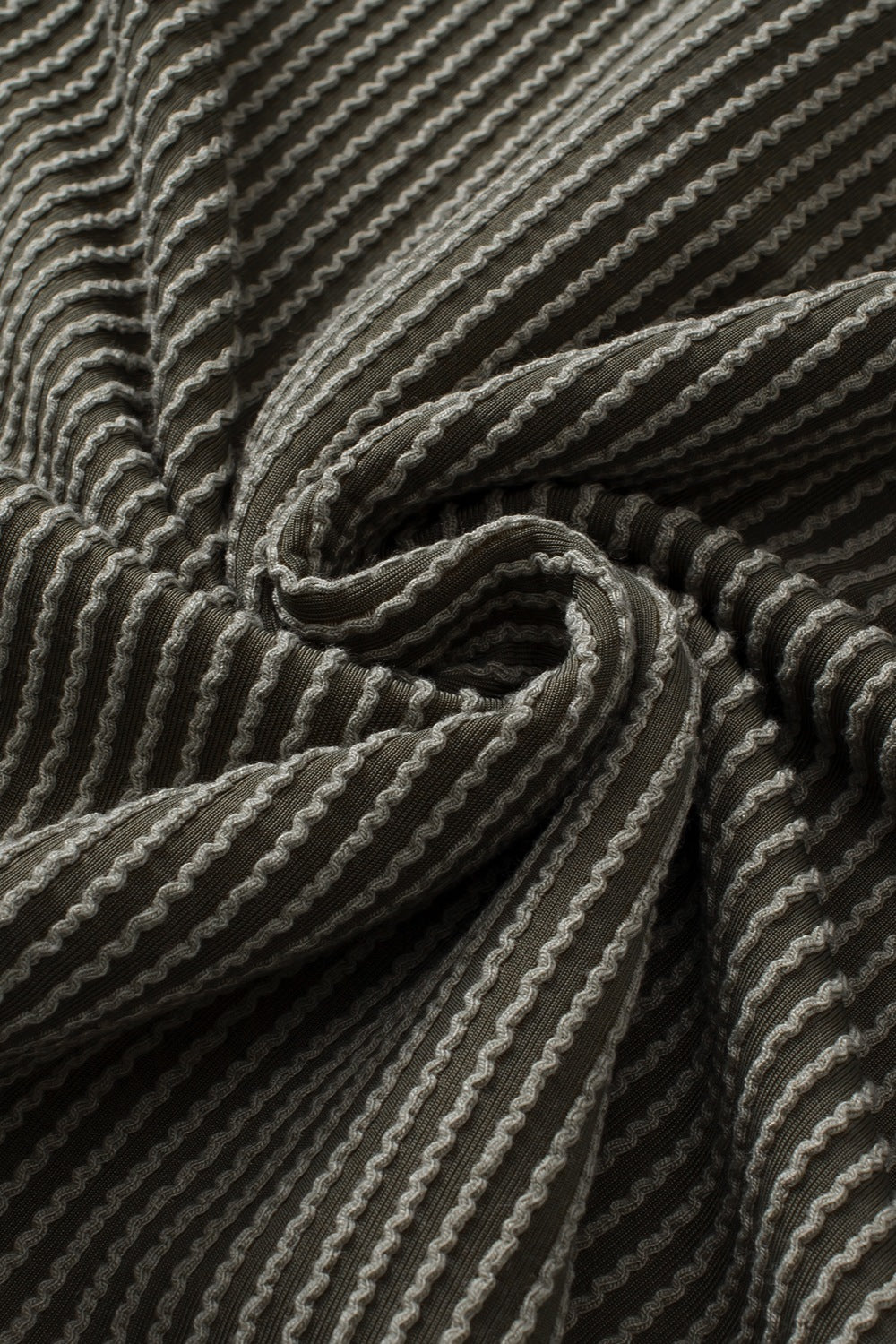 Set aus Rundhalsoberteil und Shorts mit Taschen in Übergröße