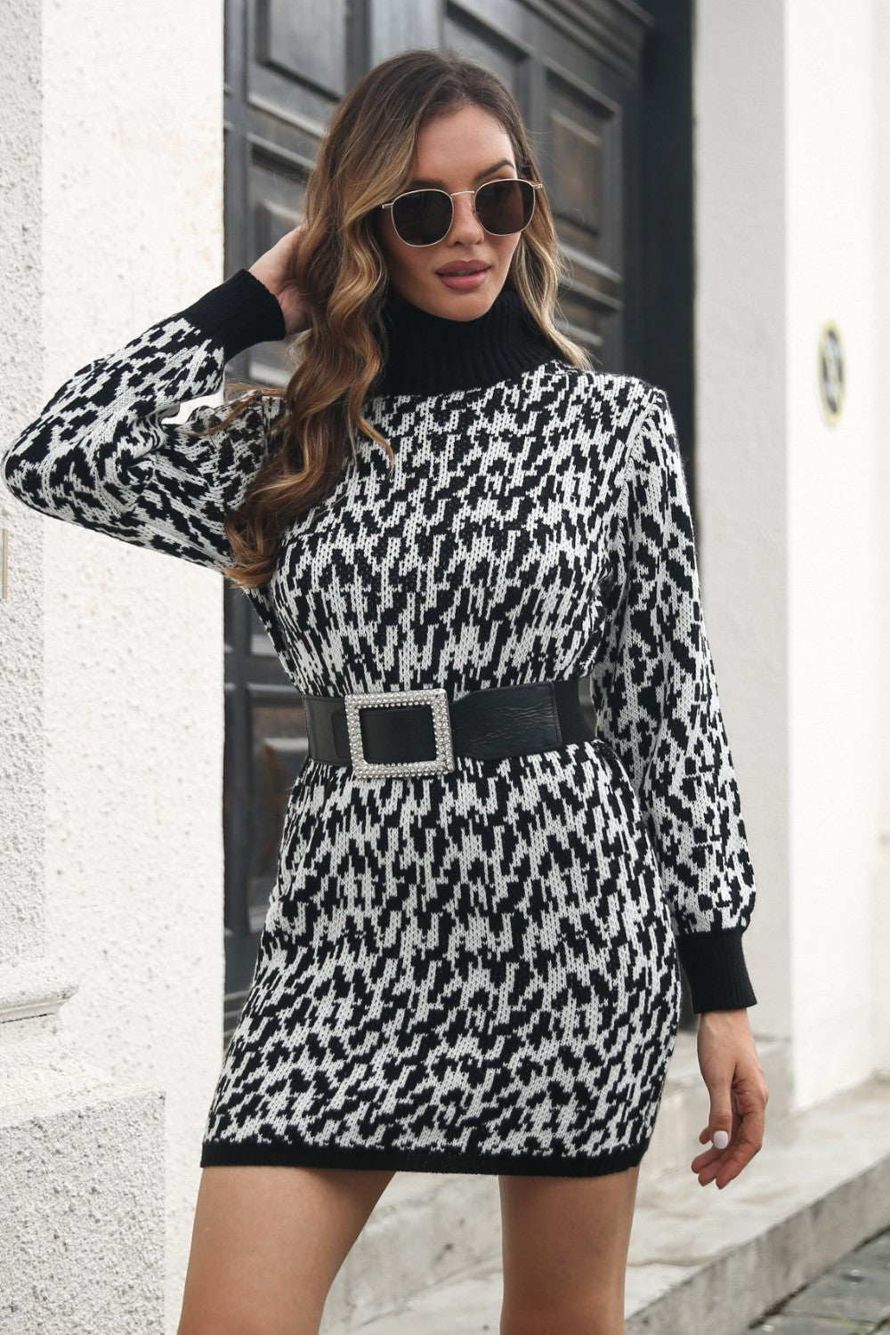 Meliertes Mini-Strickkleid mit Rollkragen