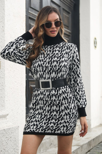 Meliertes Mini-Strickkleid mit Rollkragen