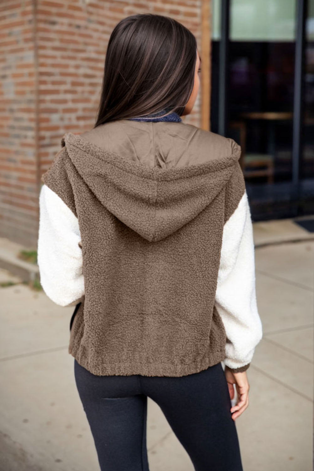 Flauschige Kapuzenjacke mit Reißverschluss und Kordelzug