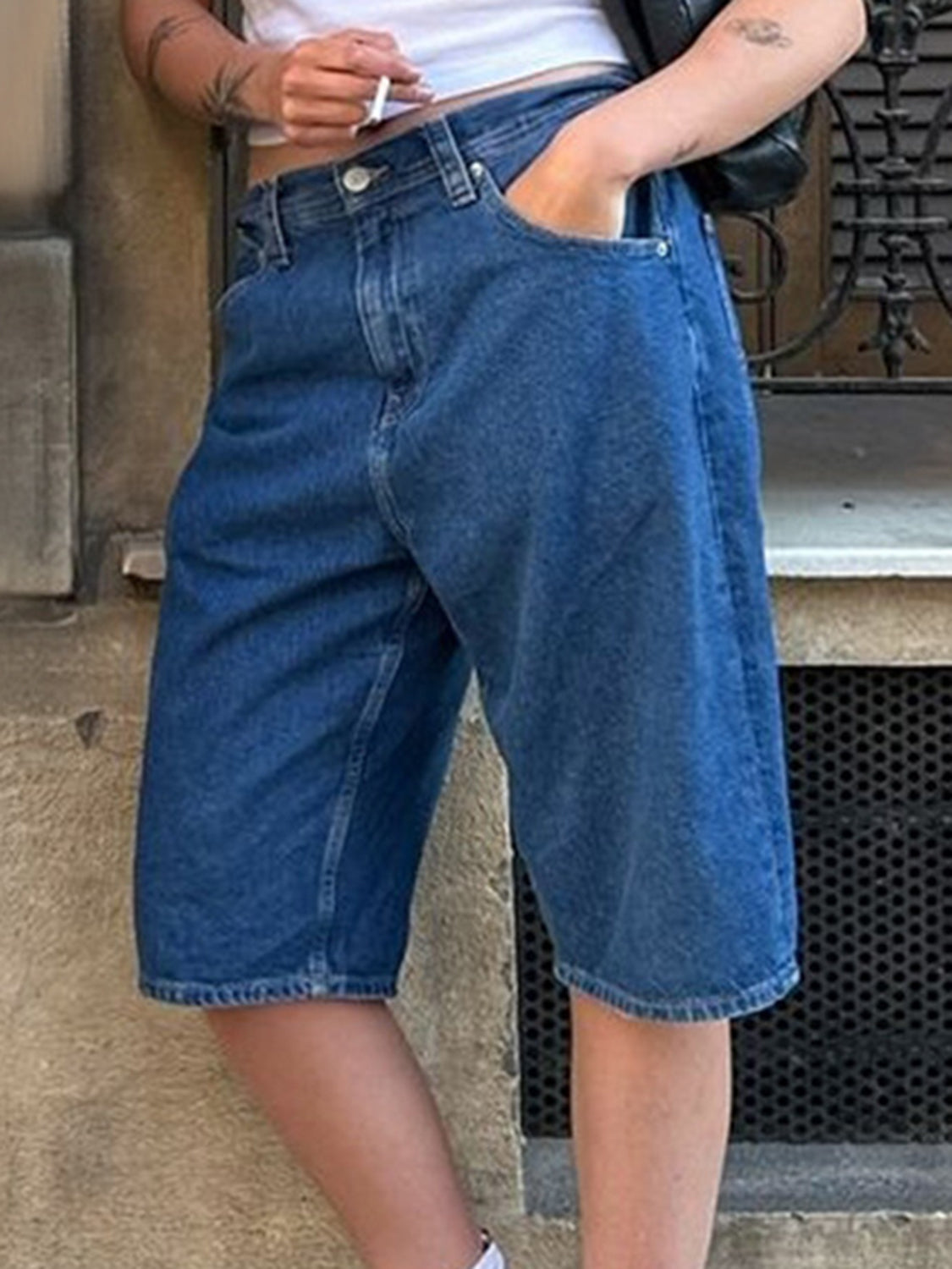 Jeansshorts mit hoher Taille und Taschen