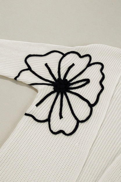 Strickjacke mit Blumenmuster und offener Vorderseite in voller Größe, langärmlig