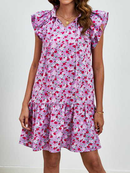 Minikleid mit Blumenmuster und Flügelärmeln