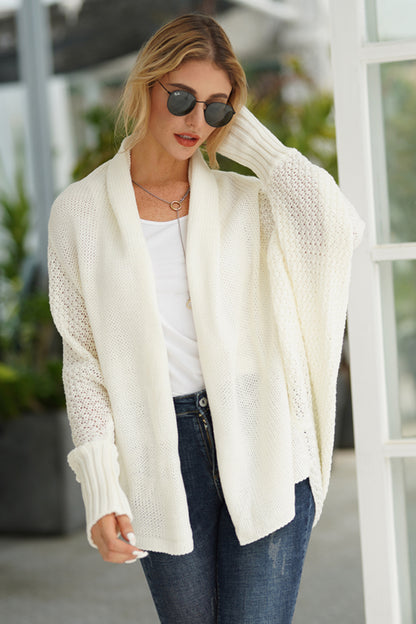 Strickjacke mit offenen Fledermausärmeln vorne