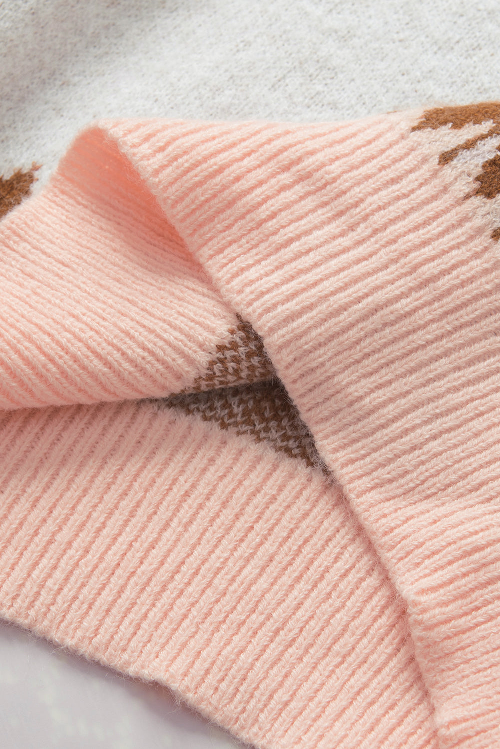 Pullover mit Rundhalsausschnitt und langen Ärmeln in geometrischem Kontrast