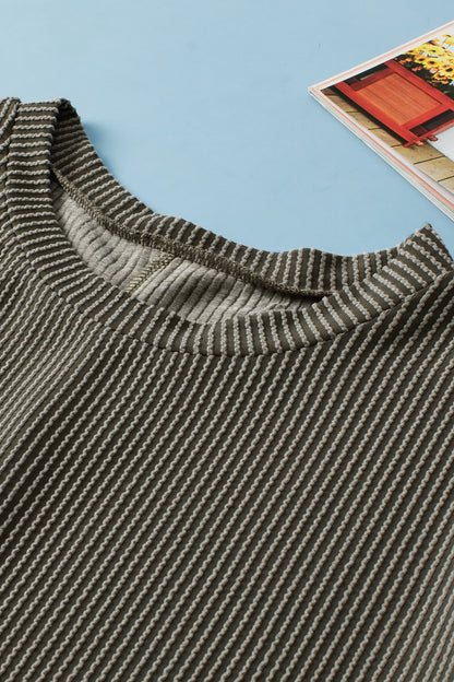 Set aus Rundhalsoberteil und Shorts mit Taschen in Übergröße