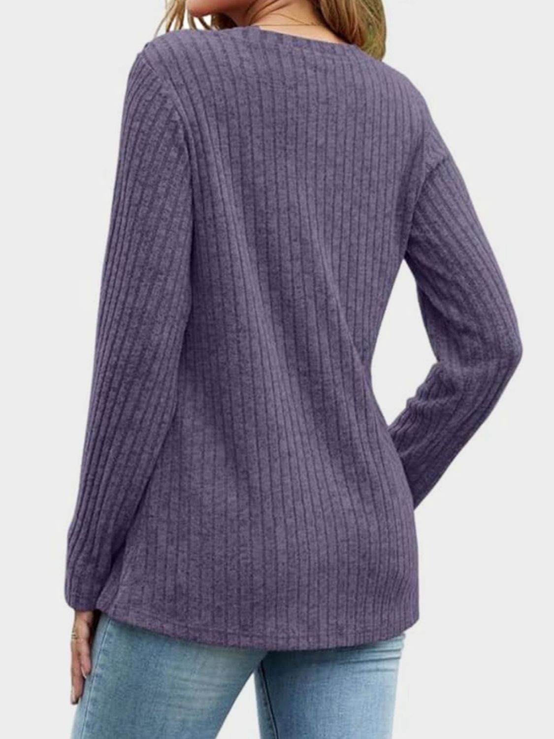 Langärmliges T-Shirt mit V-Ausschnitt