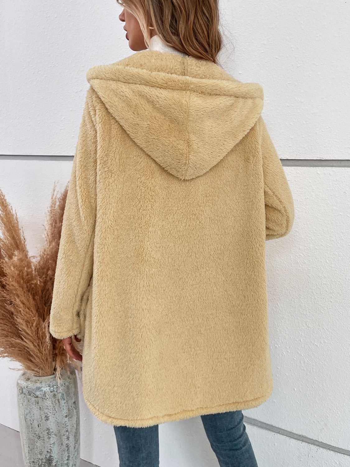 Flauschige Kapuzenjacke mit Knopfleiste