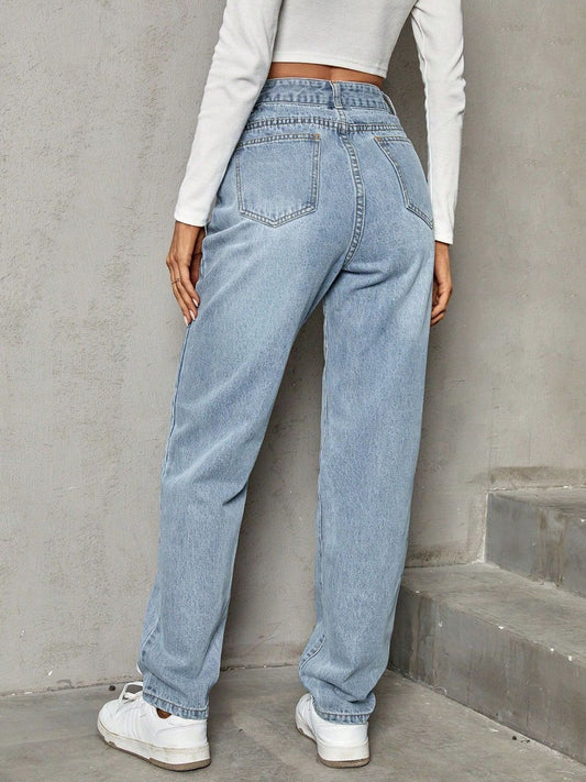 Jeans mit asymmetrischer Taille und Taschen