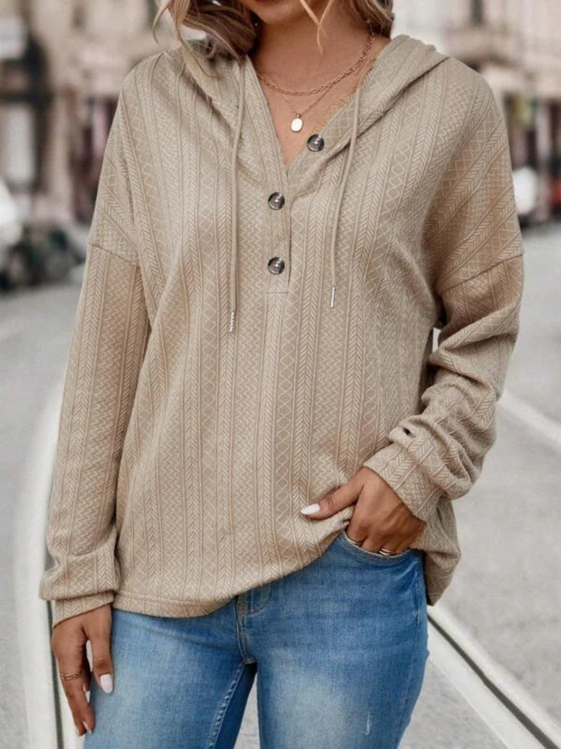 Kapuzenpullover mit überschnittenen Schultern und Kordelzug