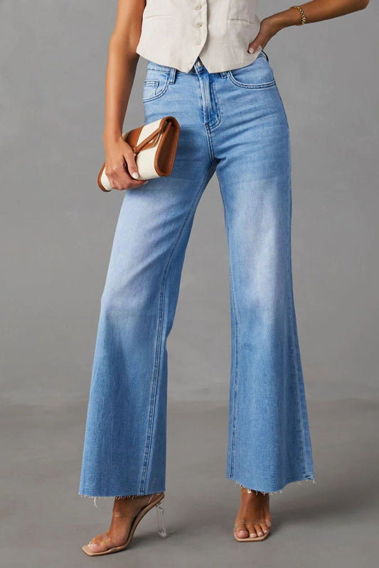 Bootcut-Jeans mit Knöpfen und Taschen