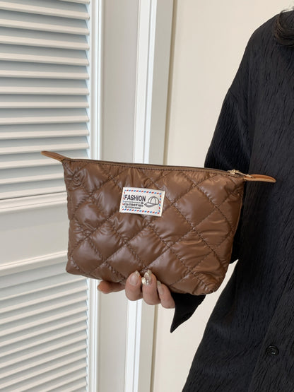 Solide gesteppte Clutch mit Reißverschluss