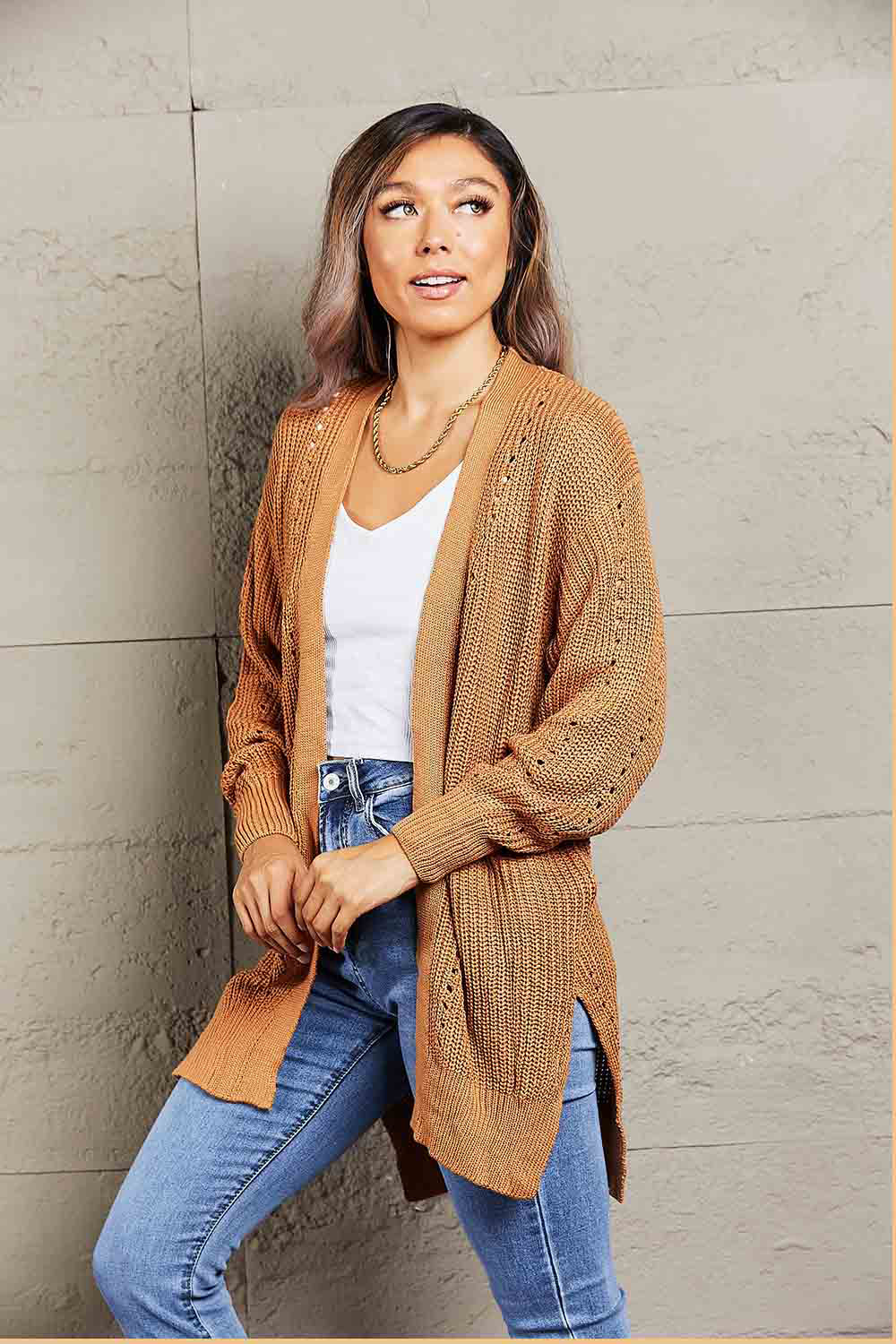 Gewebte, rechts durchbrochene Rippstrick-Strickjacke mit Schlitz