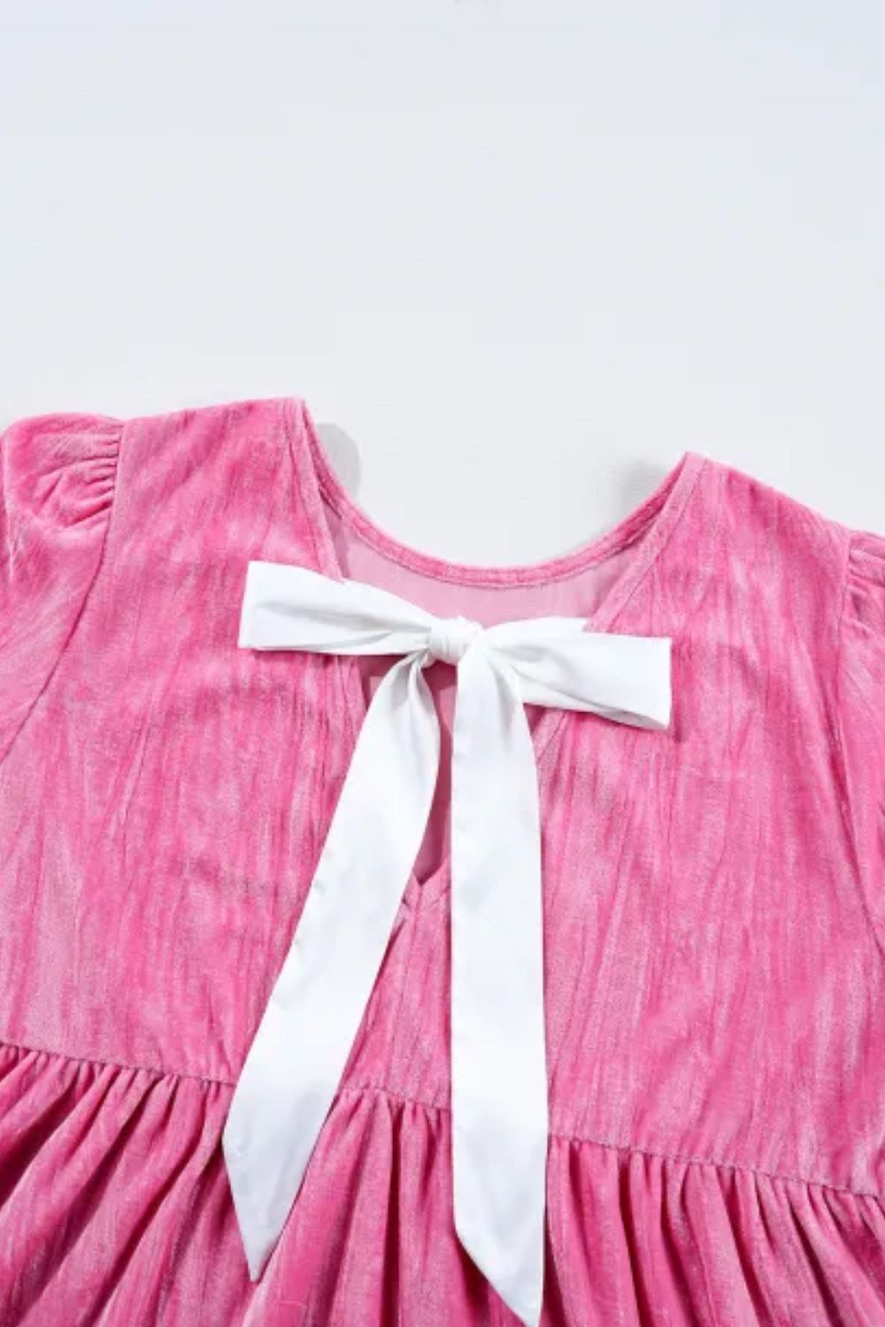 Minikleid mit Rundhalsausschnitt und Volantärmeln