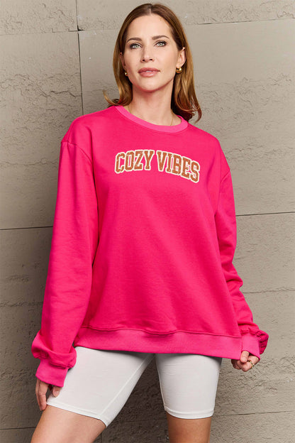 Simply Love – COZY VIBES – Grafik-Sweatshirt in voller Größe