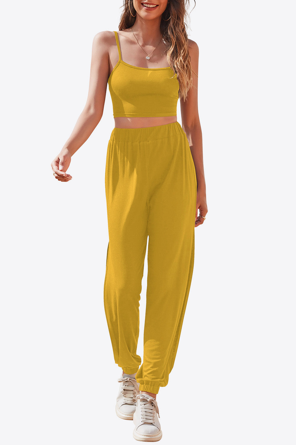 Set aus verkürztem Camisole und Jogginghose mit seitlichem Schlitz