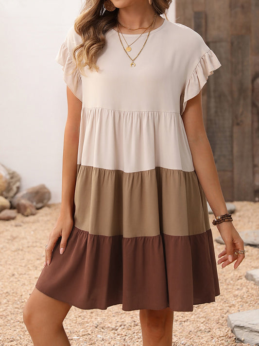 Vestido midi con mangas casquillo y bloques de color con volantes