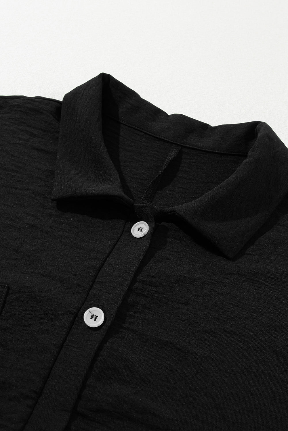 Strampler mit halbhohem Kragen und Knopfleiste