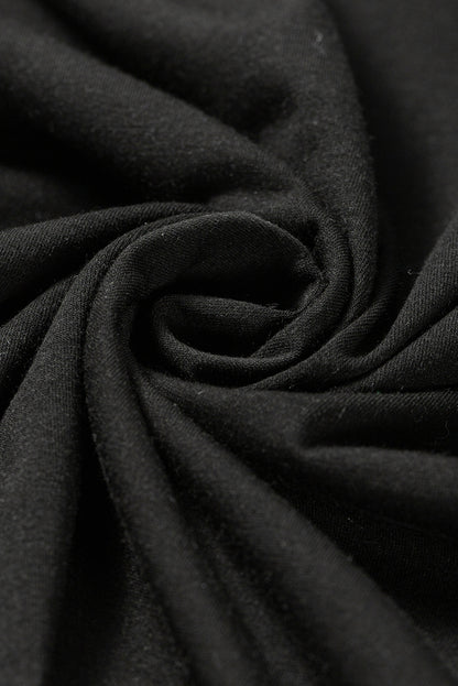 Kurzärmliges Kleid mit Biesen und Einkerbungen